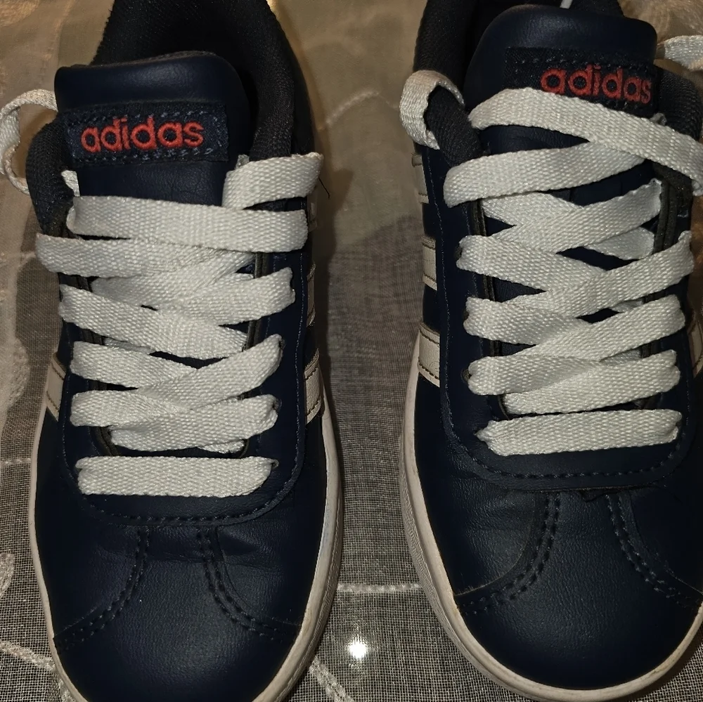 Kids navy blue leather Adidas unisex track shoes size 11K - Picture 9 of 10